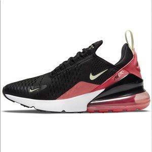NWT Womens Nike Air Max 270